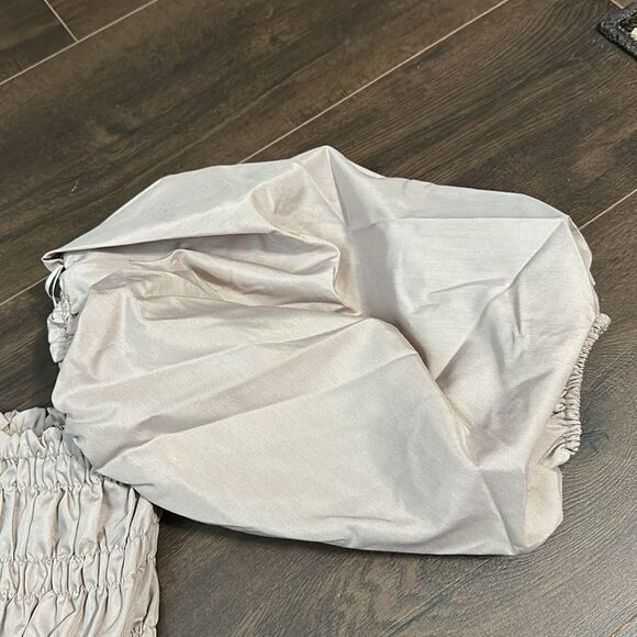 NWT Vine & Love Bubble Sleeve Smocked Top - Size Small - Picture 7 of 7